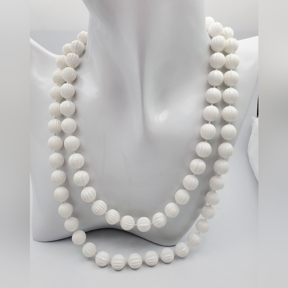 Sarah coventry vintage Royal beaded ball necklace N1814 hand-tied